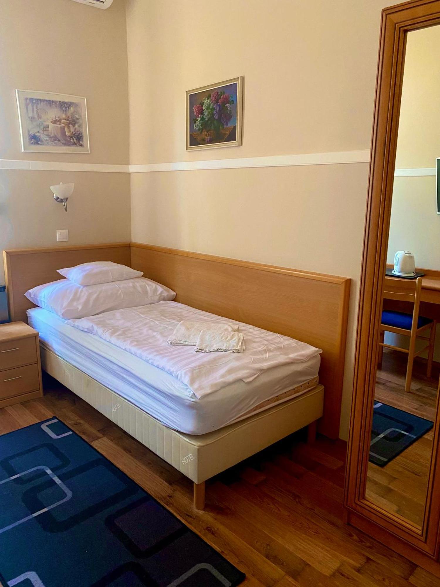 Peto Apartman Gyor Exterior photo